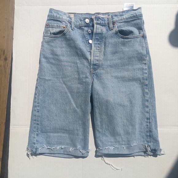 LEVI'S RIBCAGE CUT OUT MID THIGHT BERMUDA STYLE LIGHT VINTAGE WASH SIZE … - Picture 1 of 16